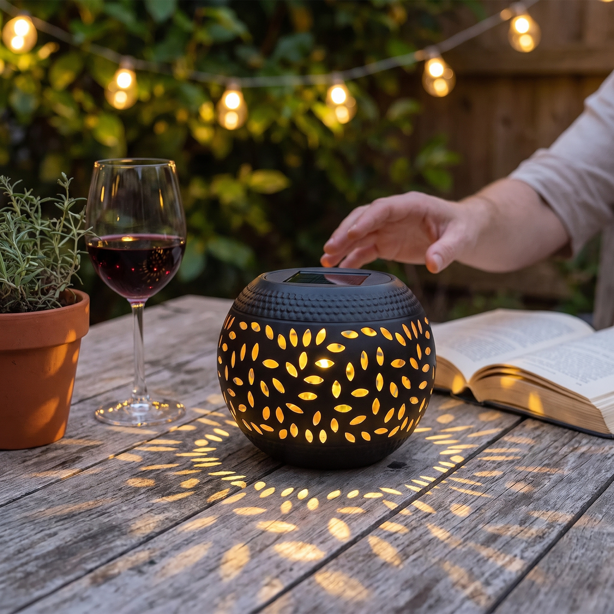 Lumopattern Solar Garden Light | Decorative Metal Outdoor La lifestyle