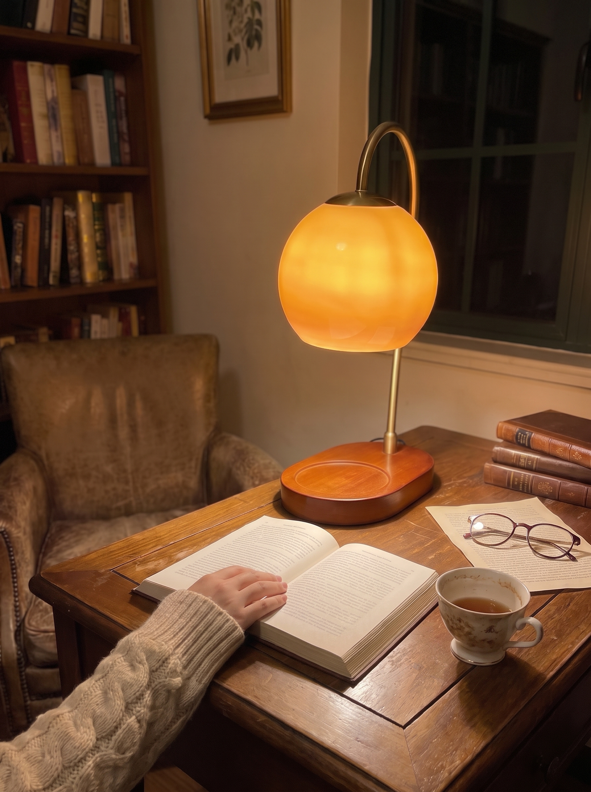 Flameless Candle Warmer Lamp lifestyle image 1